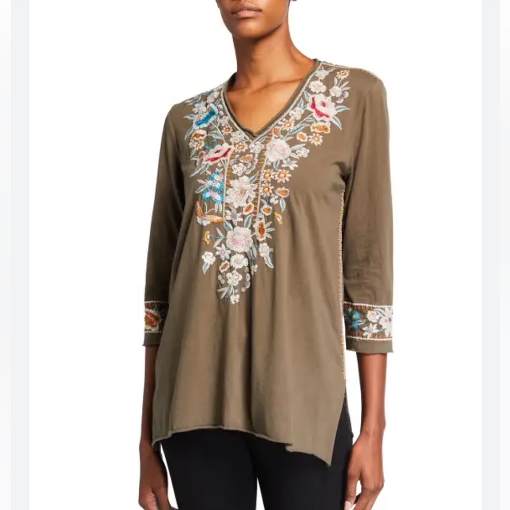NWT Serafina Floral Embroidered 3/4 Sleeve Drape Tunic Blouse Top